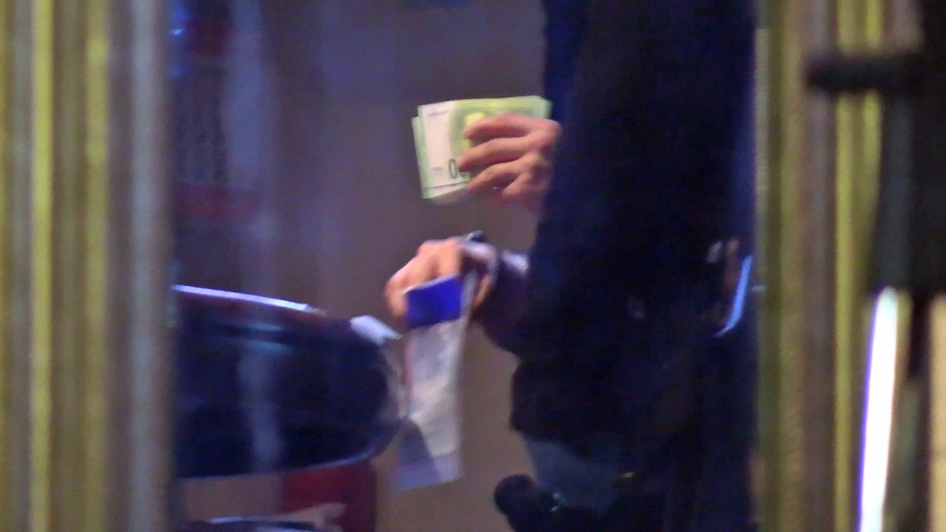 Beamte sichern Bargeld bei Glückspielrazzia