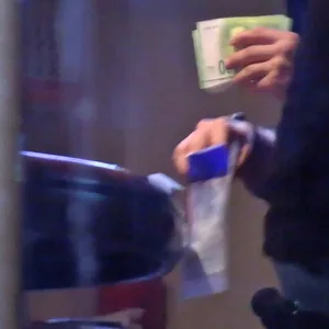 Beamte sichern Bargeld bei Glückspielrazzia