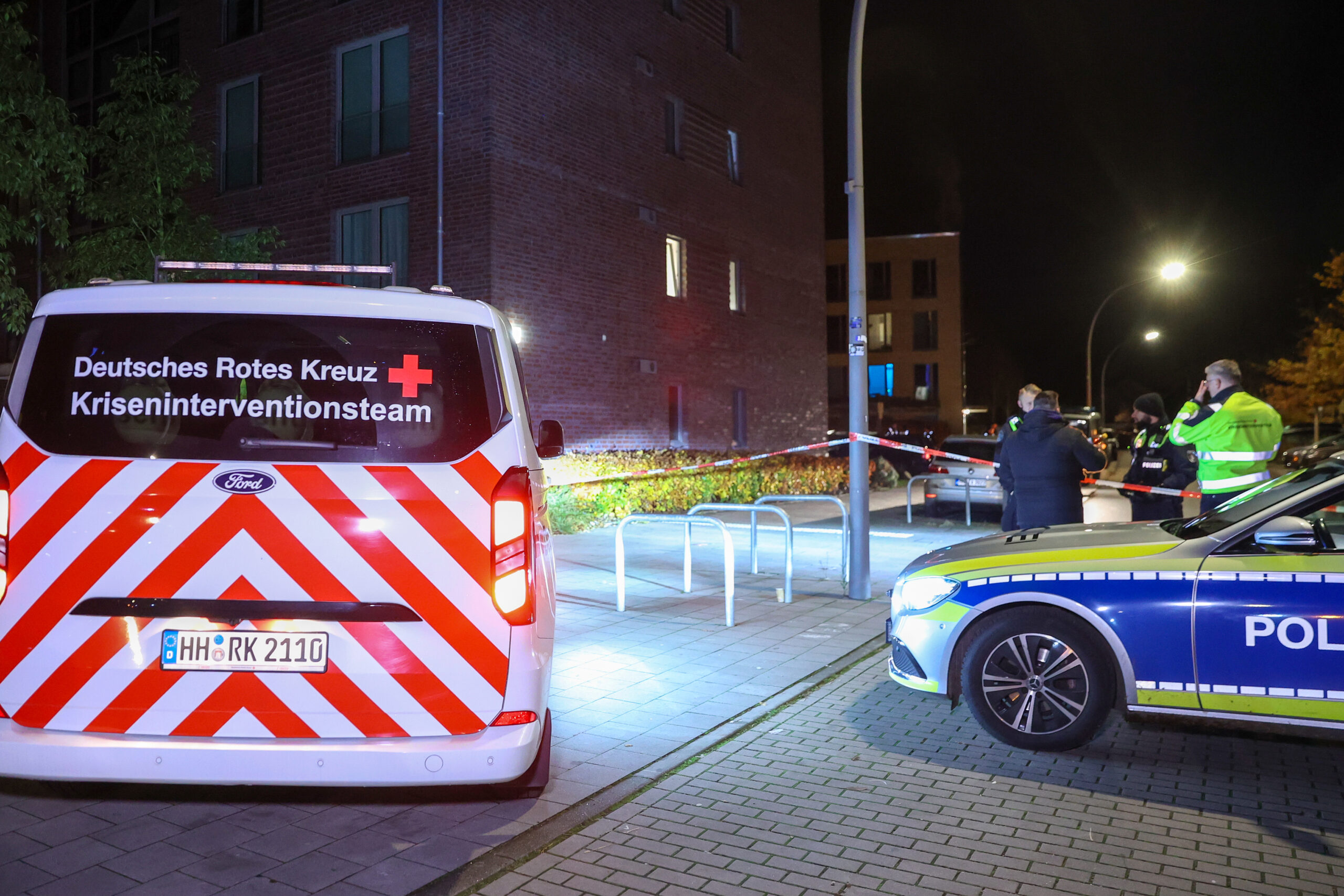 Einsatzautos am Tatort