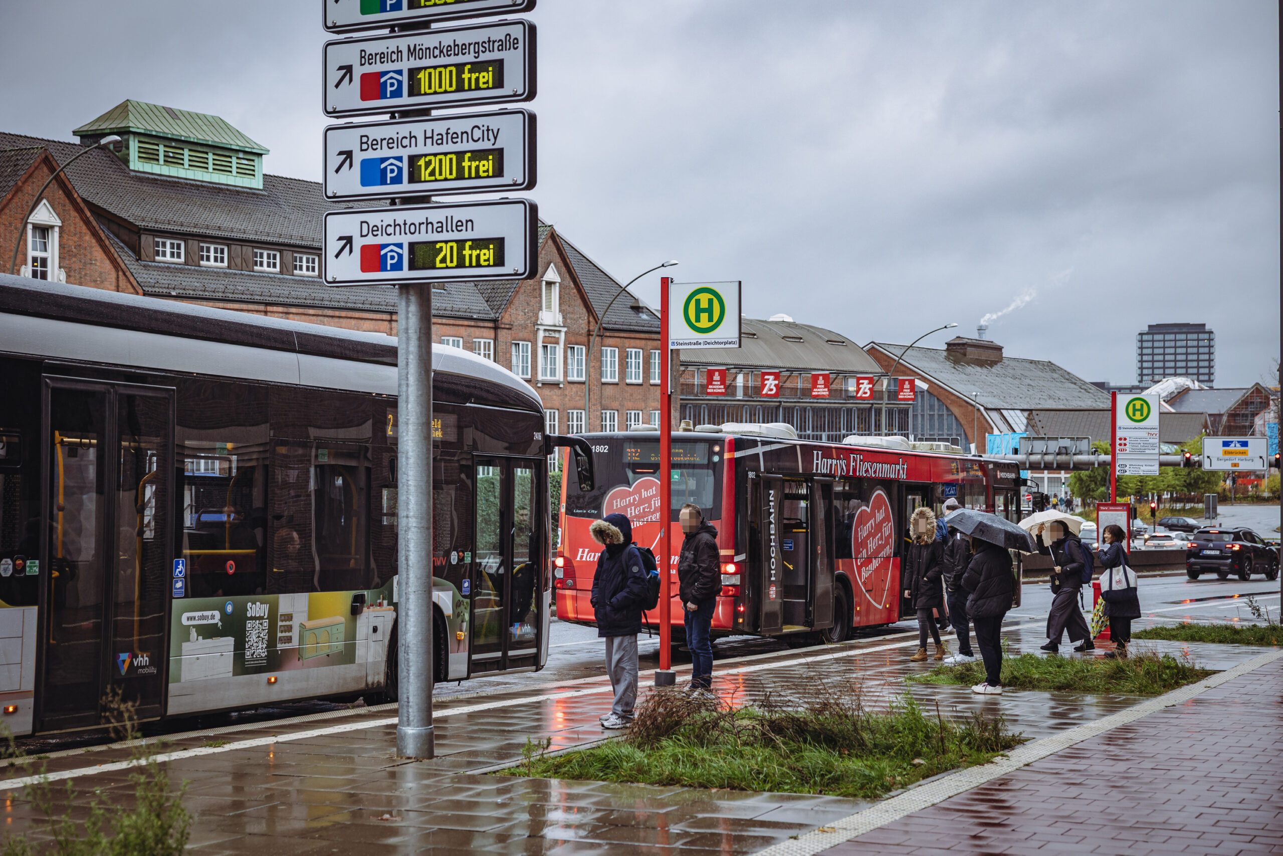 Die Haltestelle Steinstraße (Deichtorplatz) war jahrelang wegen Umbauarbeiten außer Betrieb und wird seit Ende Juni wieder angefahren.