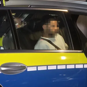 Ein Mann wurde bei der Razzia in Harburg festgenommen.