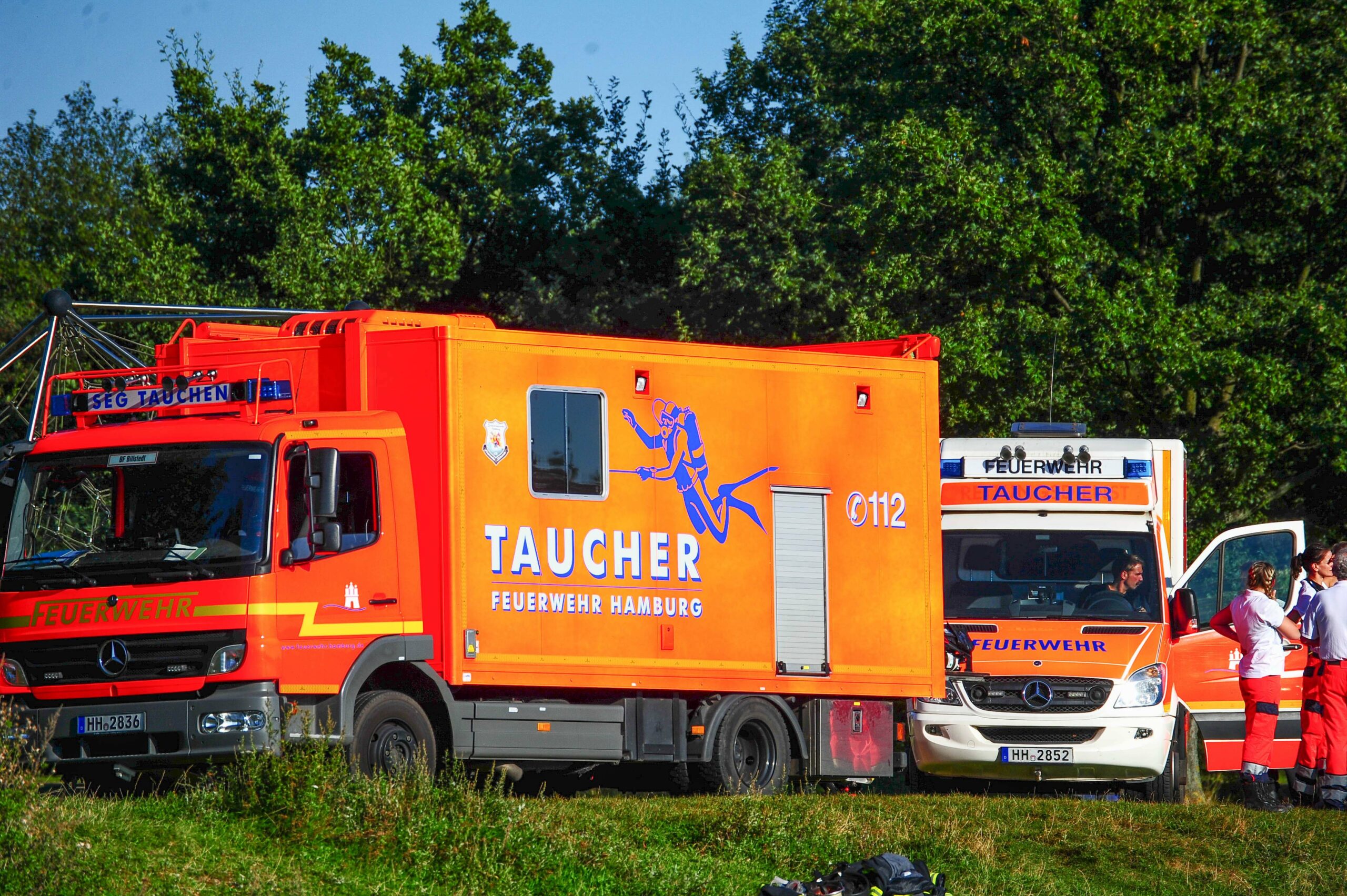 Feuerwehrtaucher im Einsatz (Symbolfoto). Im Alsterlauf wurde eine Leiche aufgefunden.