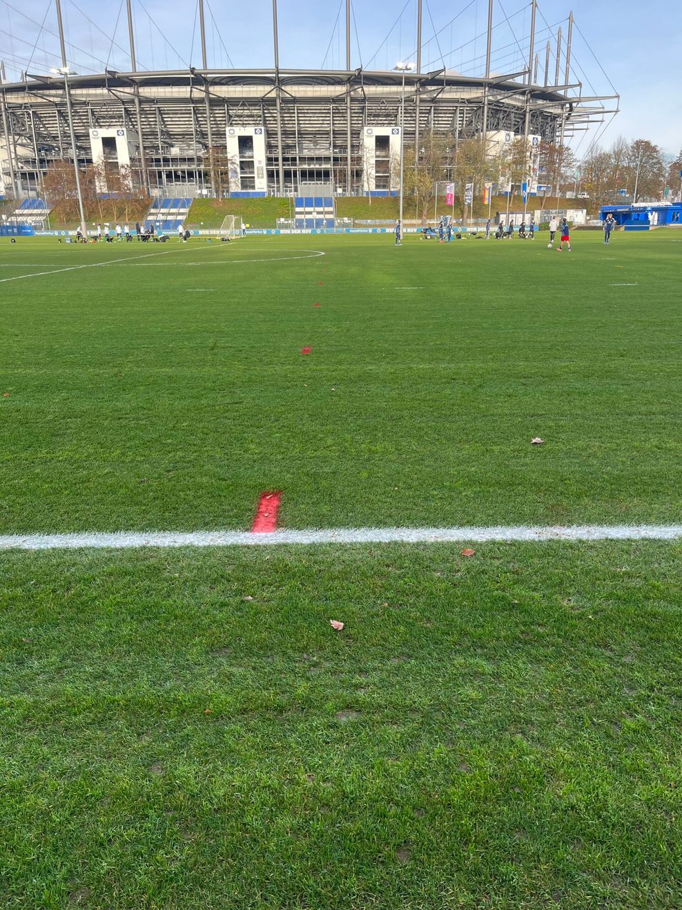 Gestrichelte Linie auf dem Trainingsplatz des HSV