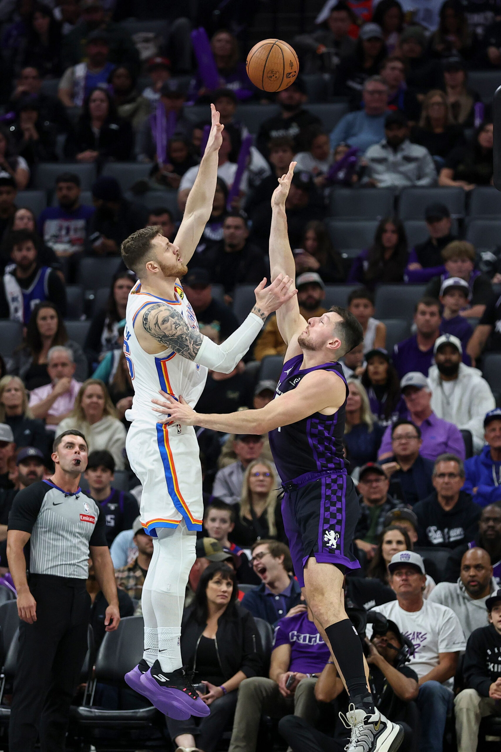 Isaiah Hartenstein im Duell mit Drew Eubanks von den Sacramento Kings