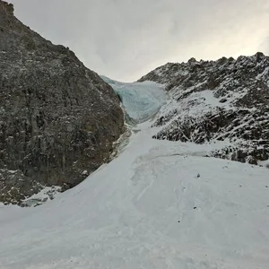 Italien, Sulden: Blick auf einen Teil der Vertainspitze nach einem Lawinenabgang. Fünf deutsche Bergsteiger sind dort ums Leben gekommen.