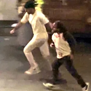 Mit diesem Bild aus einer Überwachungskamera fahndet die Polizei nach den Tätern.