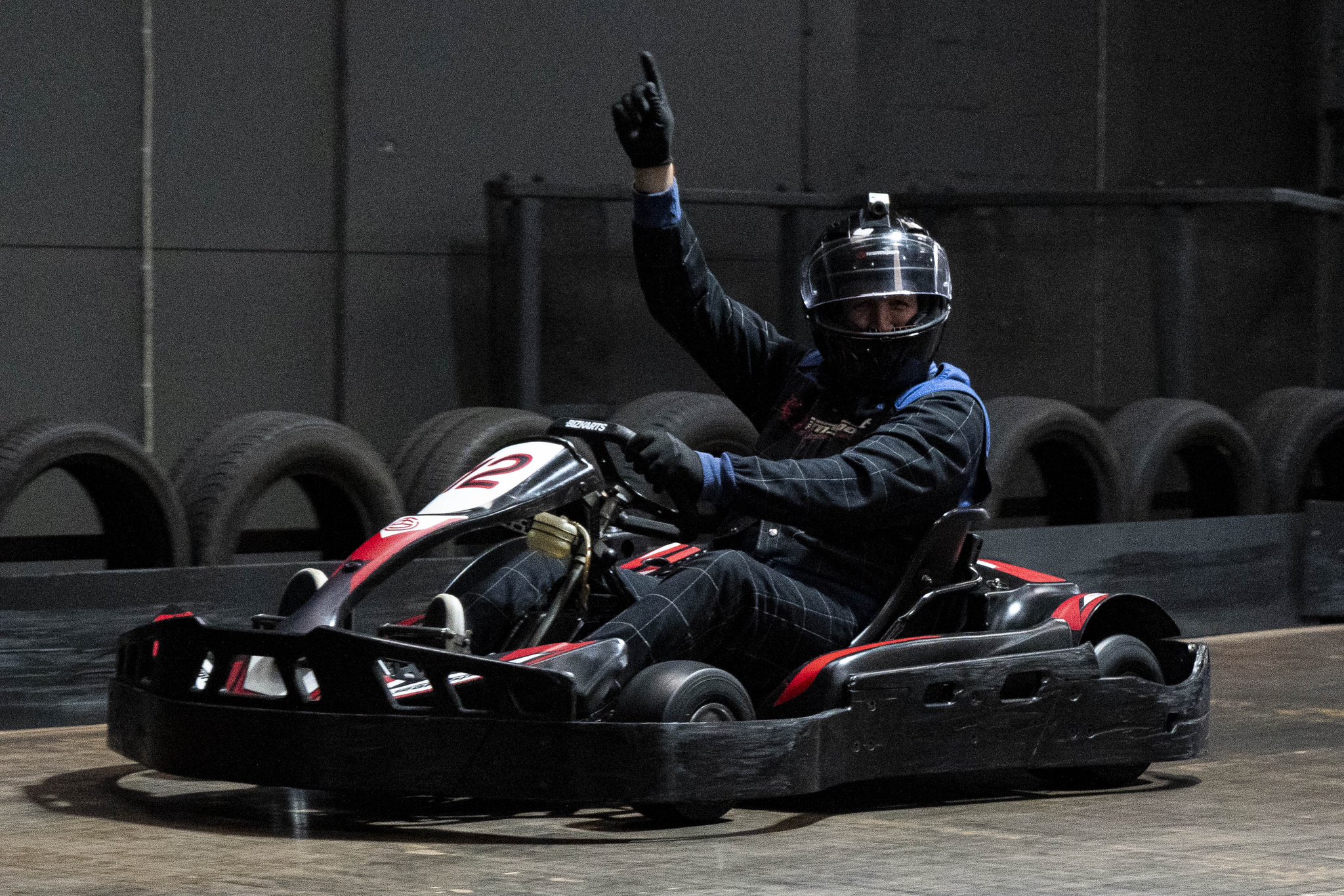 Ein Ex-Fußballer lost per Kart-Rennen den walisischen Liga-Pokal aus