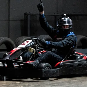 Ein Ex-Fußballer lost per Kart-Rennen den walisischen Liga-Pokal aus