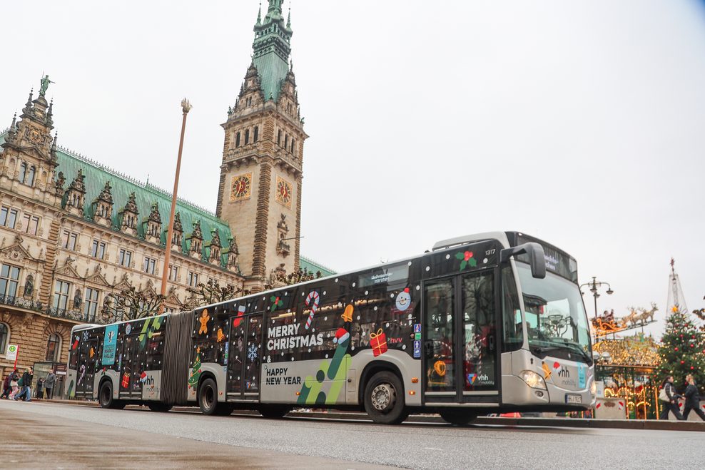Ab Sonntag sind vier Weihnachtsbusse in Hamburg und der Metropolregion unterwegs.