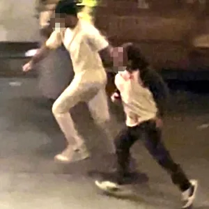 Unter anderem mit diesem Bild aus einer Überwachungskamera fahndete die Polizei öffentlich nach den Verdächtigen.