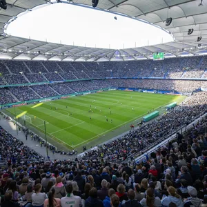 Das ausverkaufte Volksparkstadion bei einem HSV-Heimspiel
