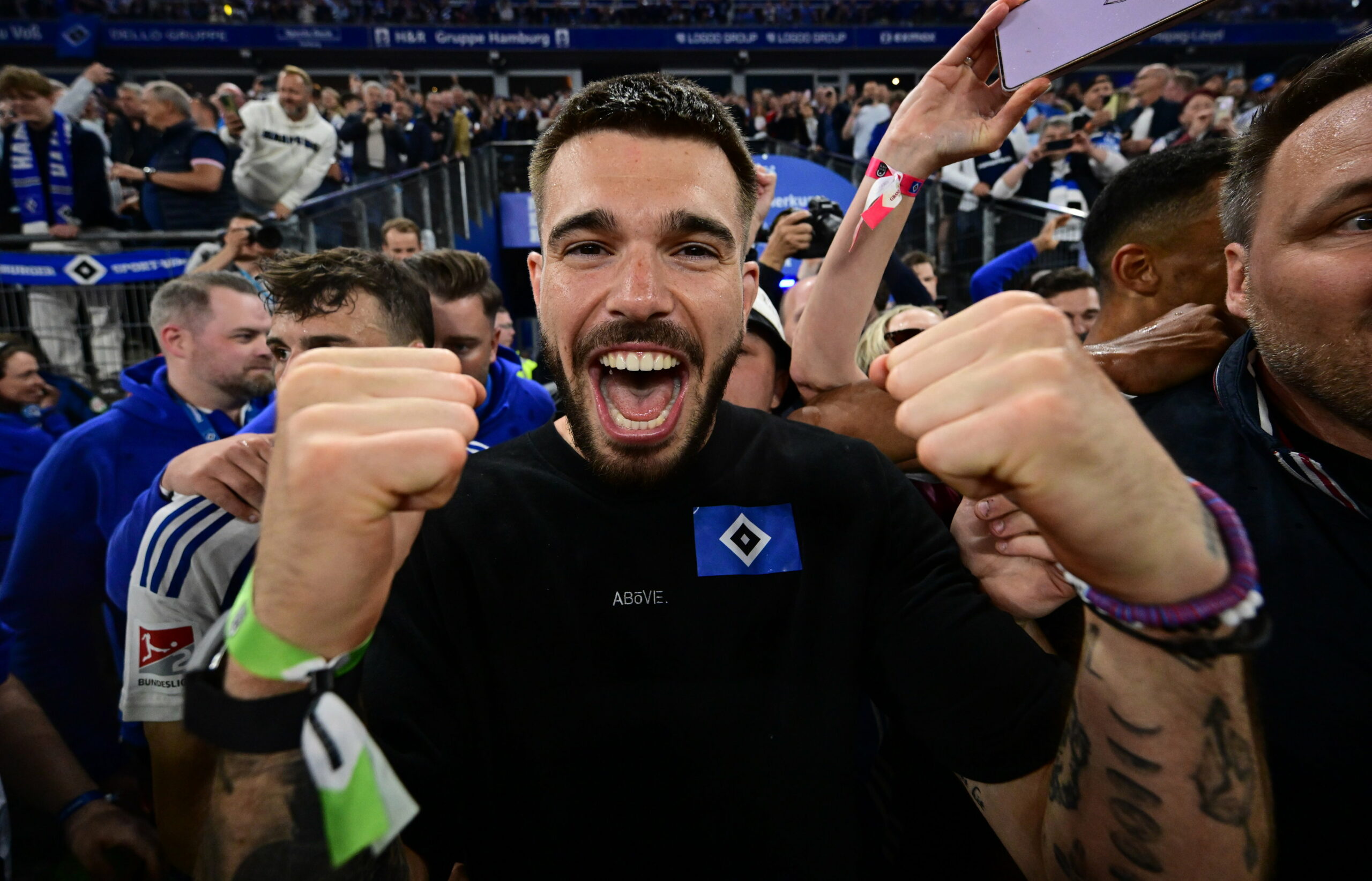 Mario Vuskovic jubelt im Volksparkstadion.