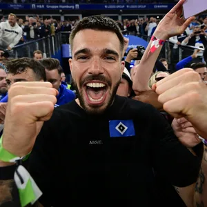 Mario Vuskovic jubelt im Volksparkstadion.