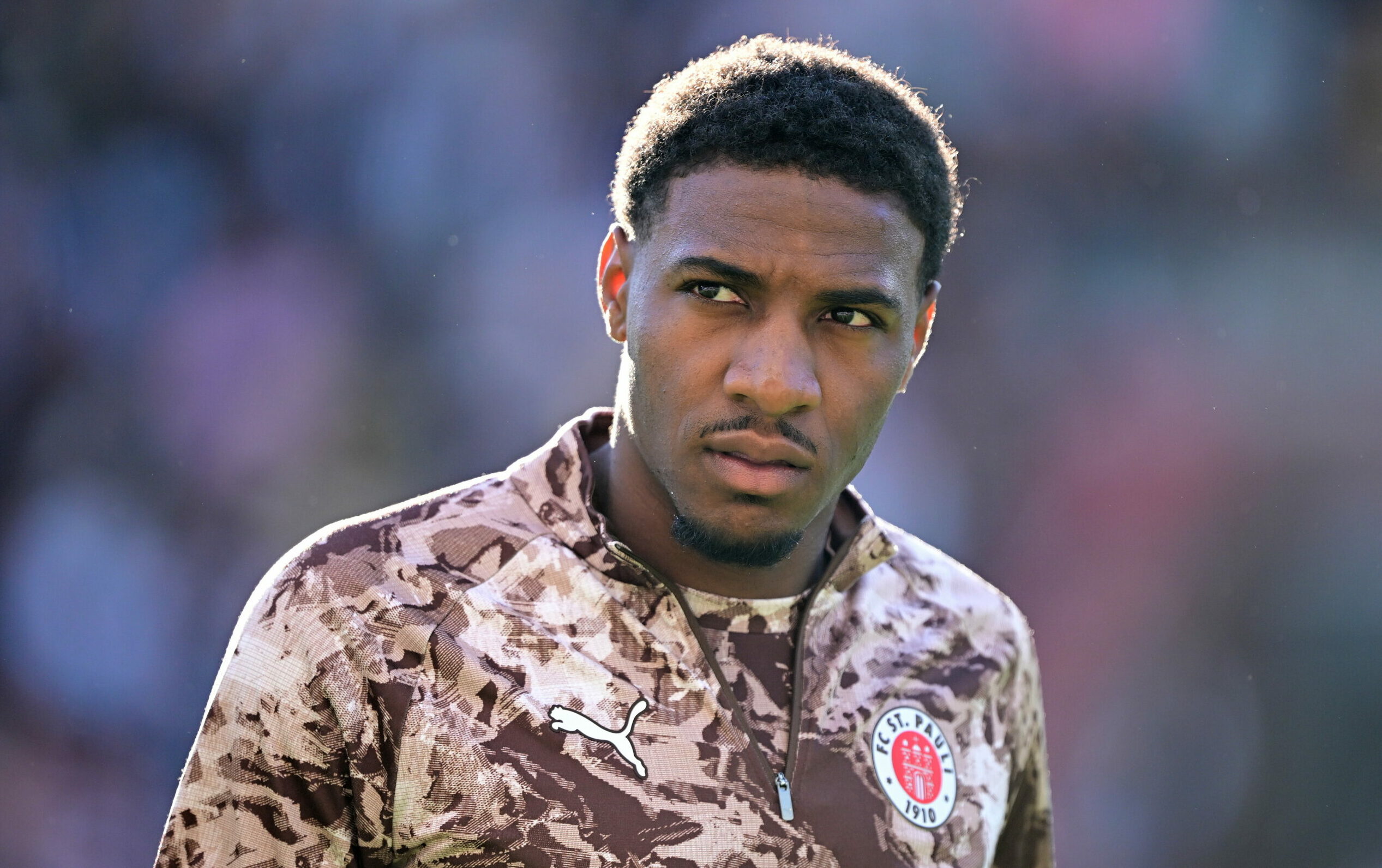 Oladapo Afolayan schaut kritisch