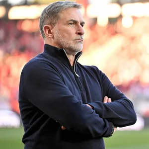 HSV-Boss Stefan Kuntz verschränkt die Arme