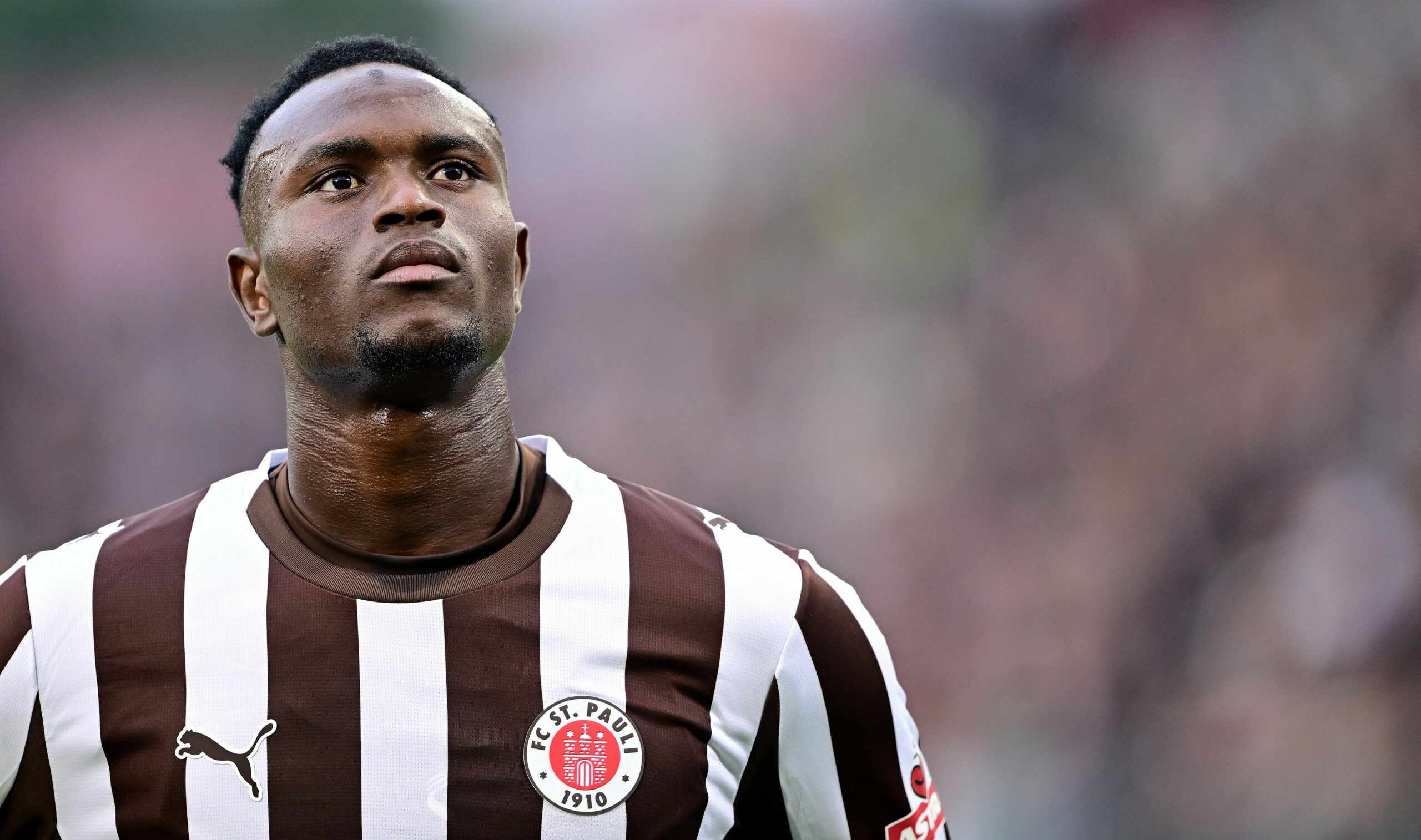 St. Pauli-Stürmer Abdoulie Ceesay schaut nachdenklich