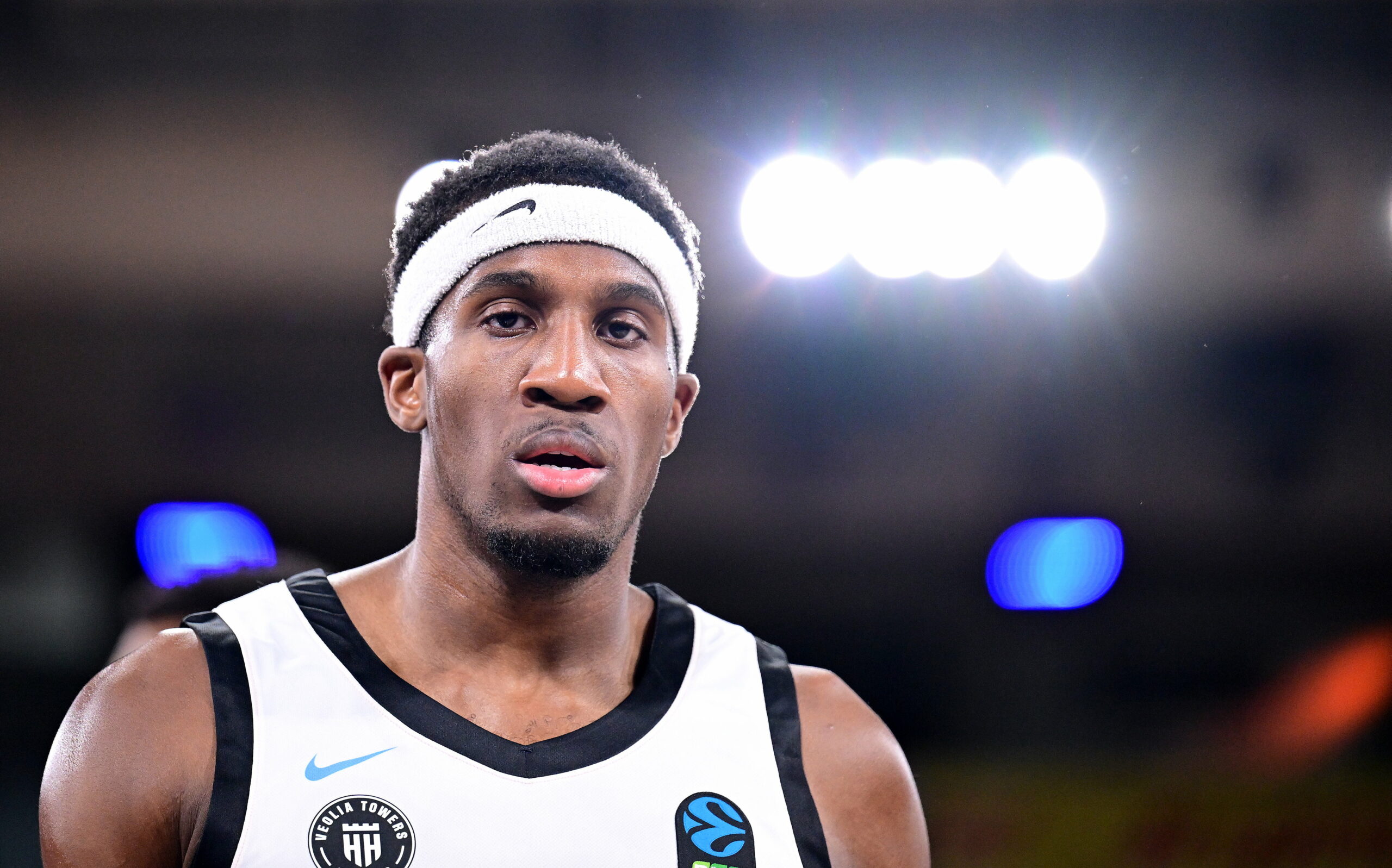 Carlos Stewart guckt bedröppelt.