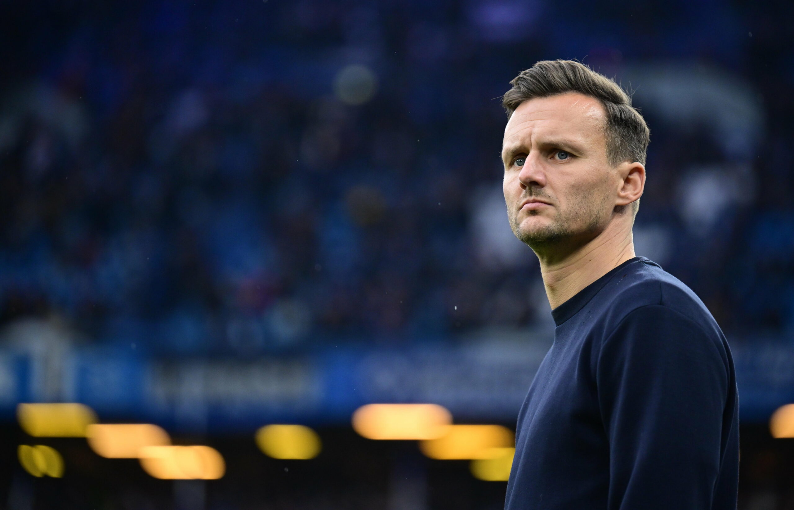 Claus Costa schaut ernst