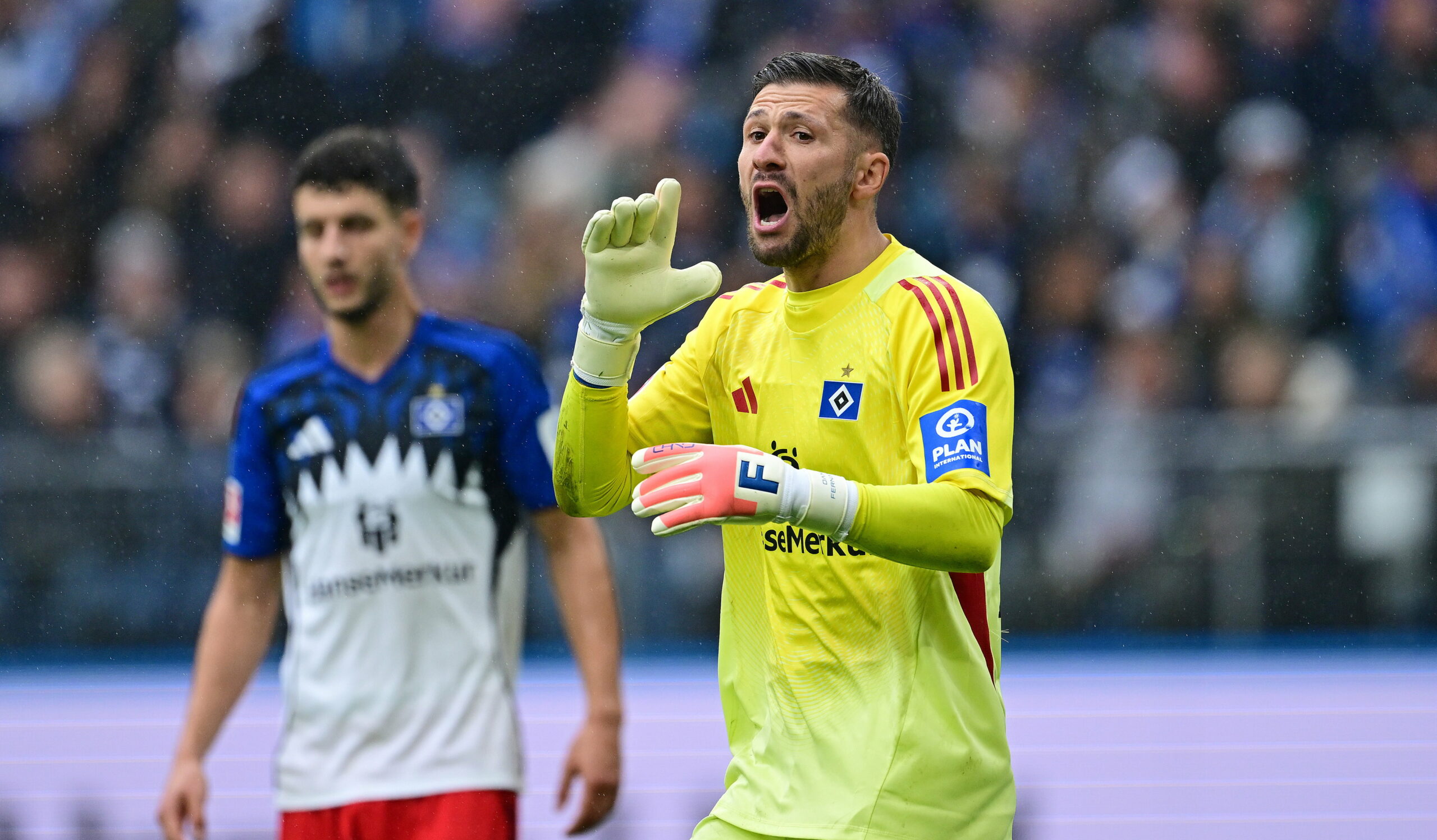 Daniel Heuer Fernandes gibt Kommandos.