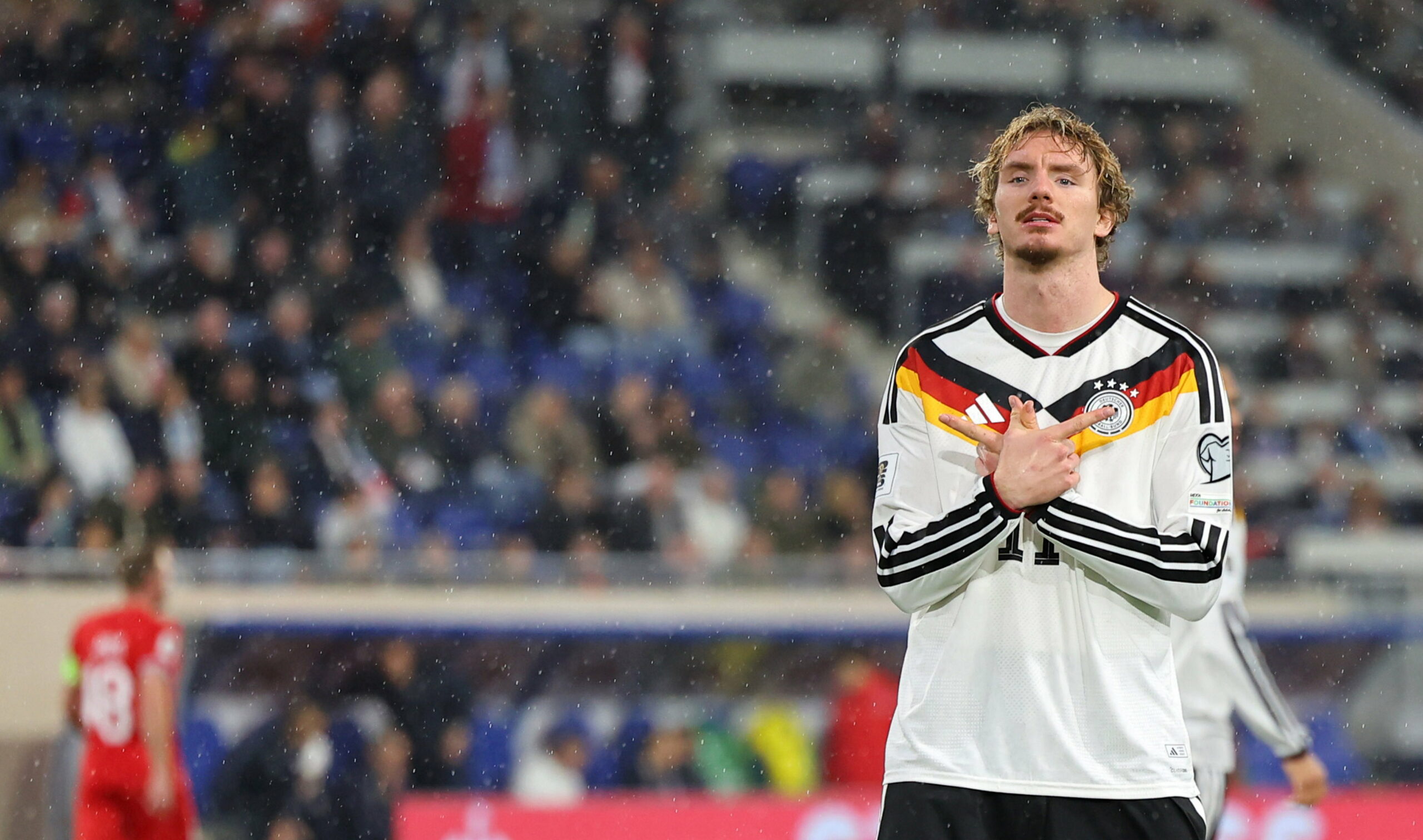 Nick Woltemade jubelt im Deutschland-Trikot