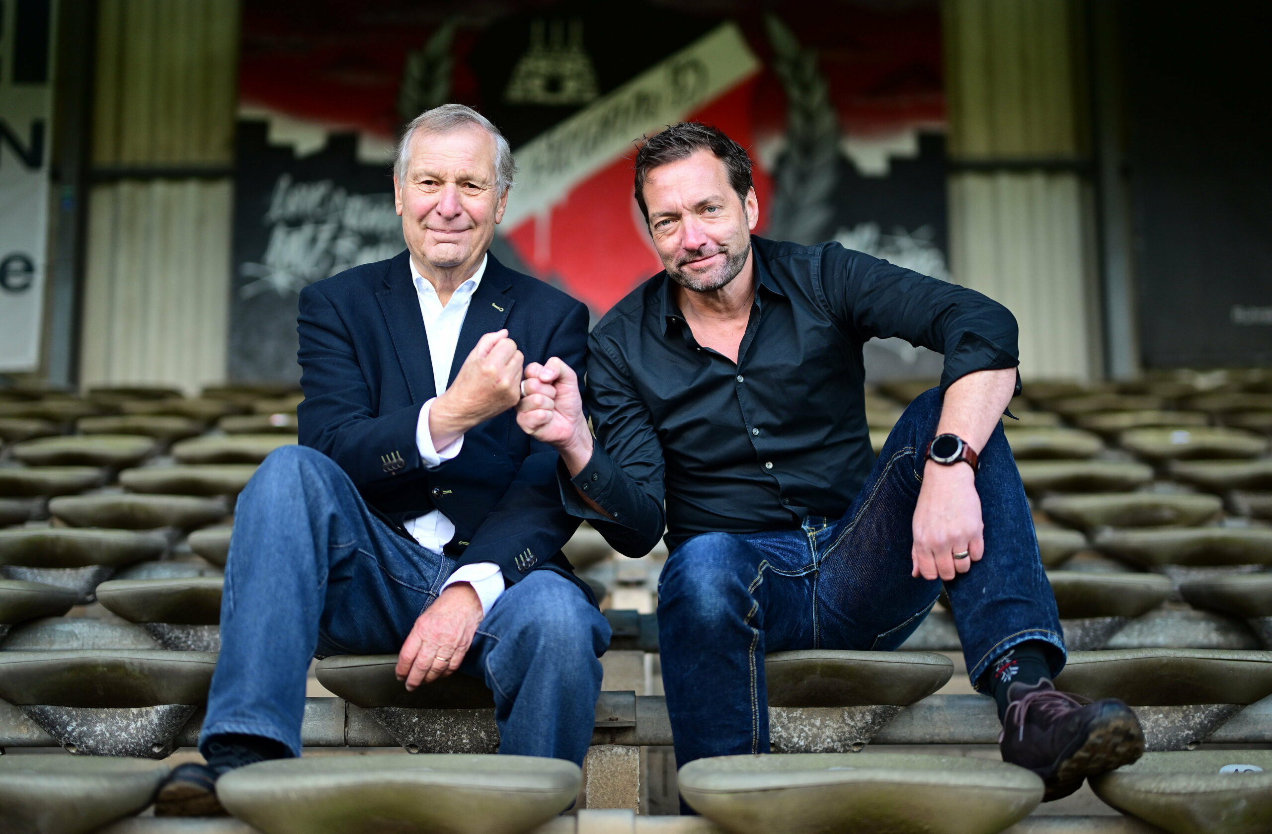 Ragnar Törber sitzt neben Dirk Barthe