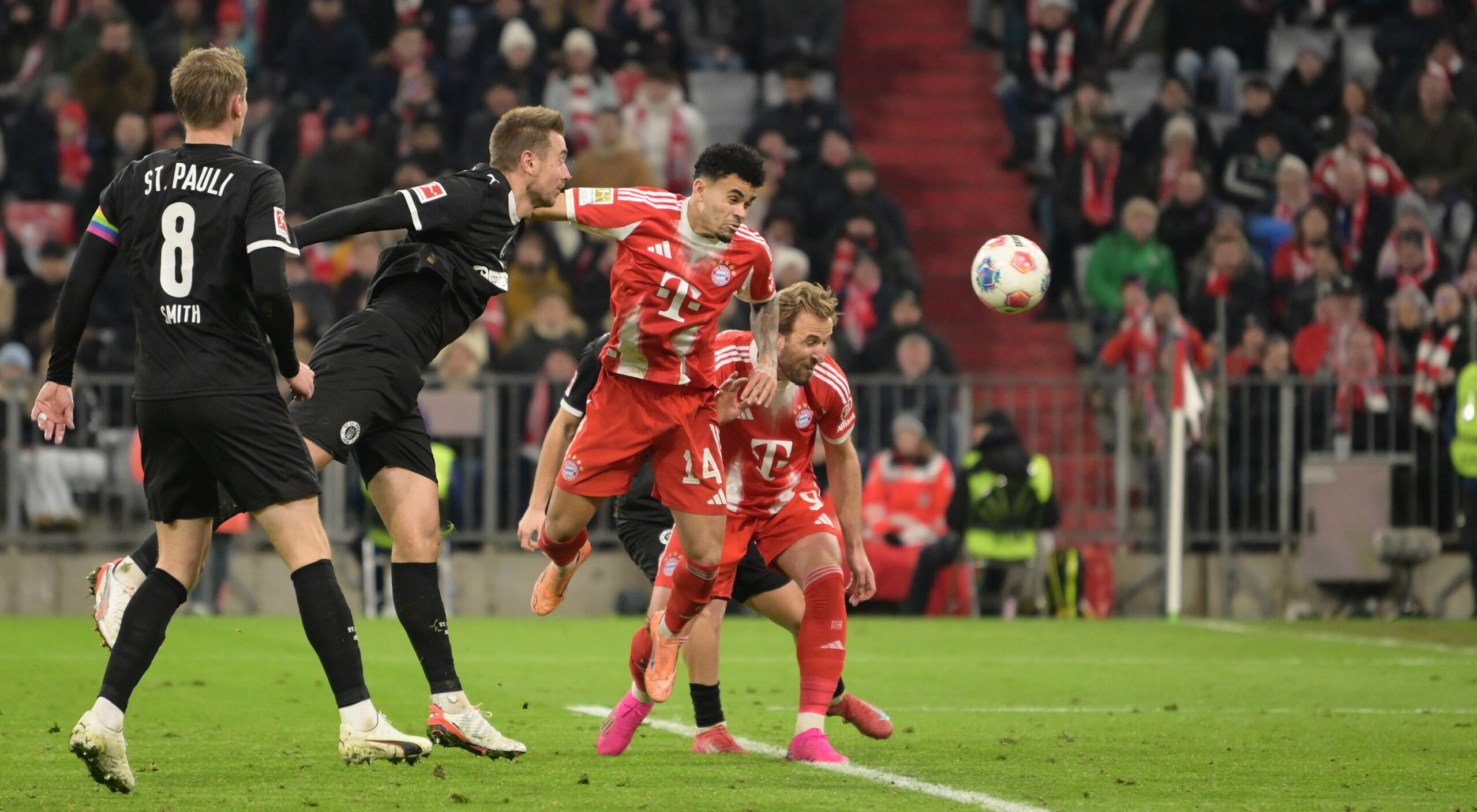 Bayerns Luis Diaz erzielt das 2:1 gegen St. Pauli