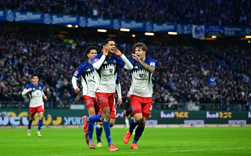 HSV-Torschütze Robert Glatzel jubelt im Heimspiel gegen Stuttgart