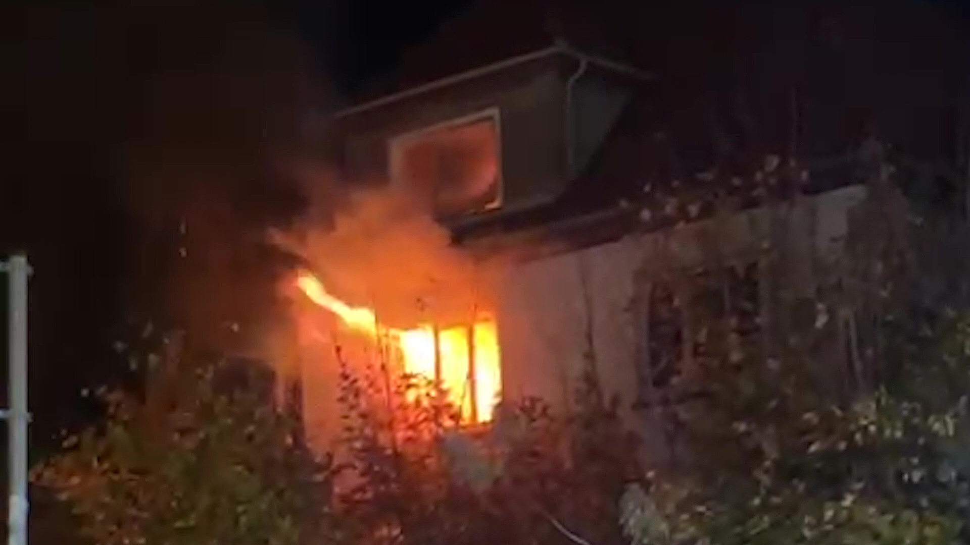 Die Wohnung brennt lichterloh