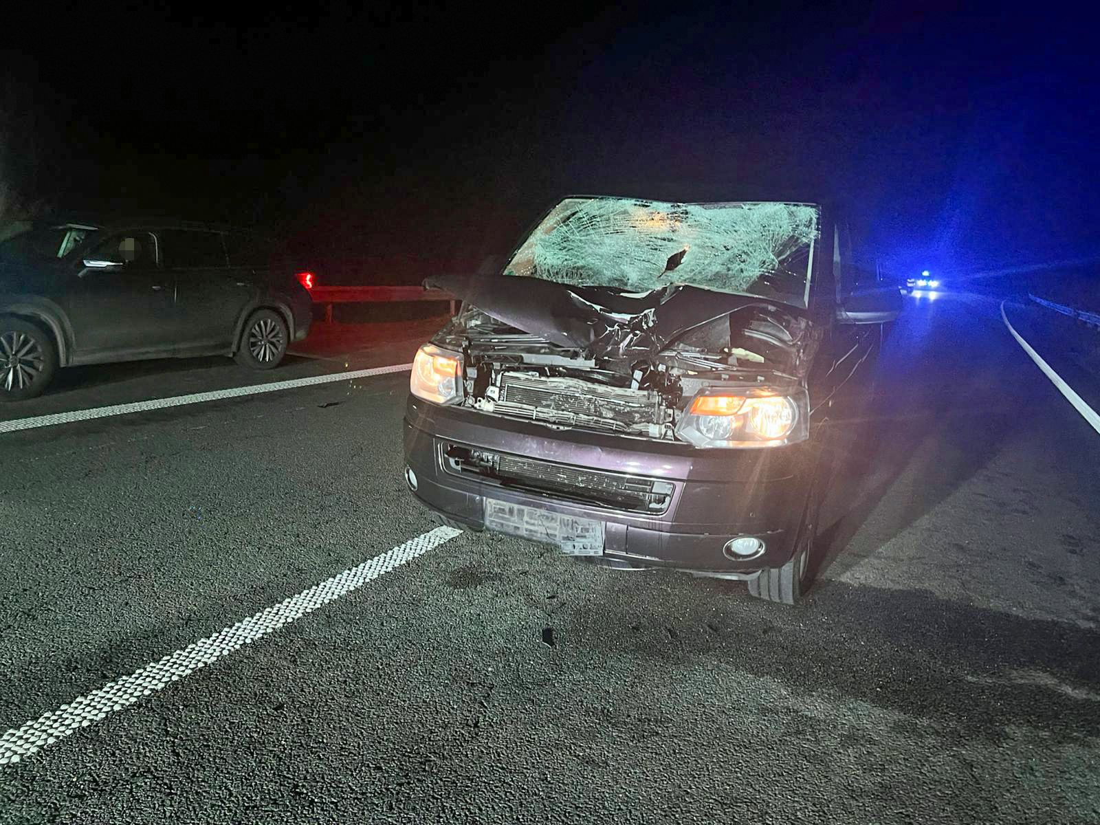 Die Unfallstelle auf der A20: Der Mann wurde von diesem Auto erfasst.