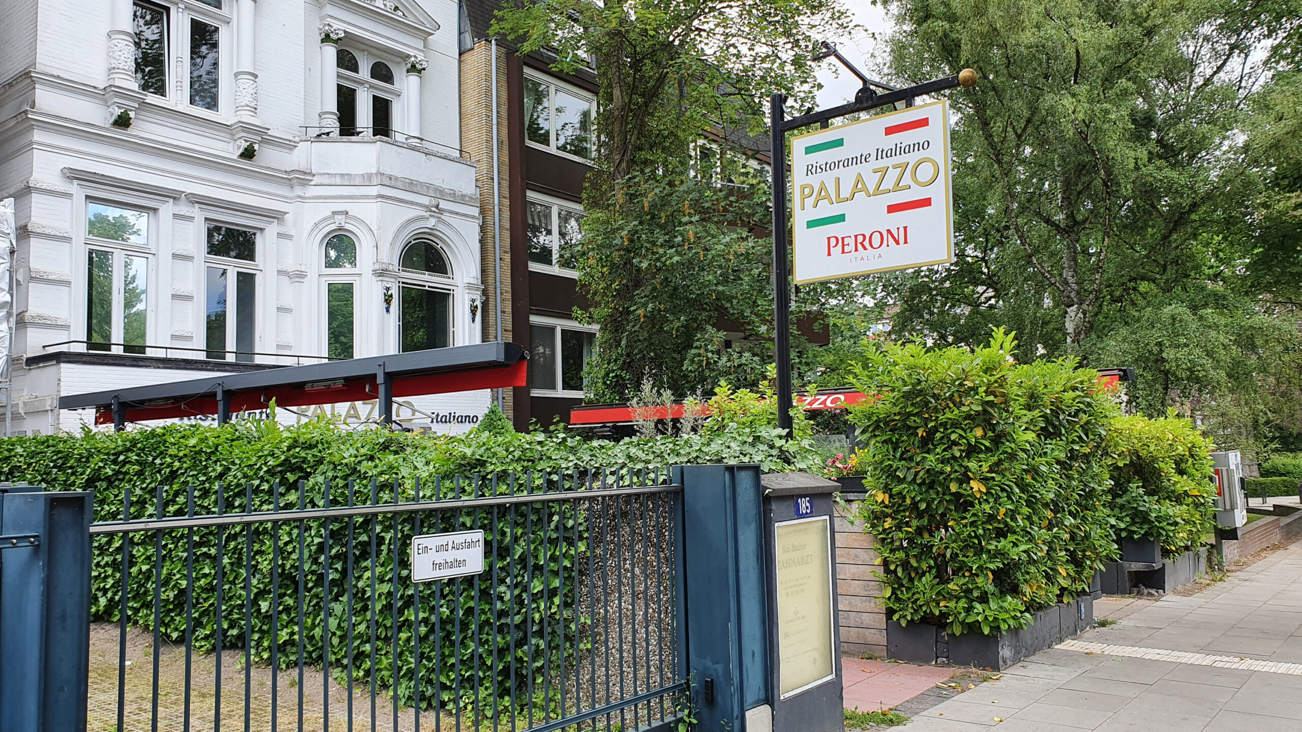 Das Palazzo” an der Rothenbaumchaussee