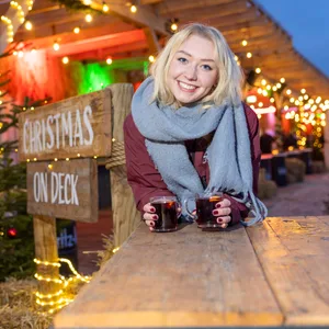 Mopo- Reporterin auf dem Weihnachtsmarkt „Sonnendeck"