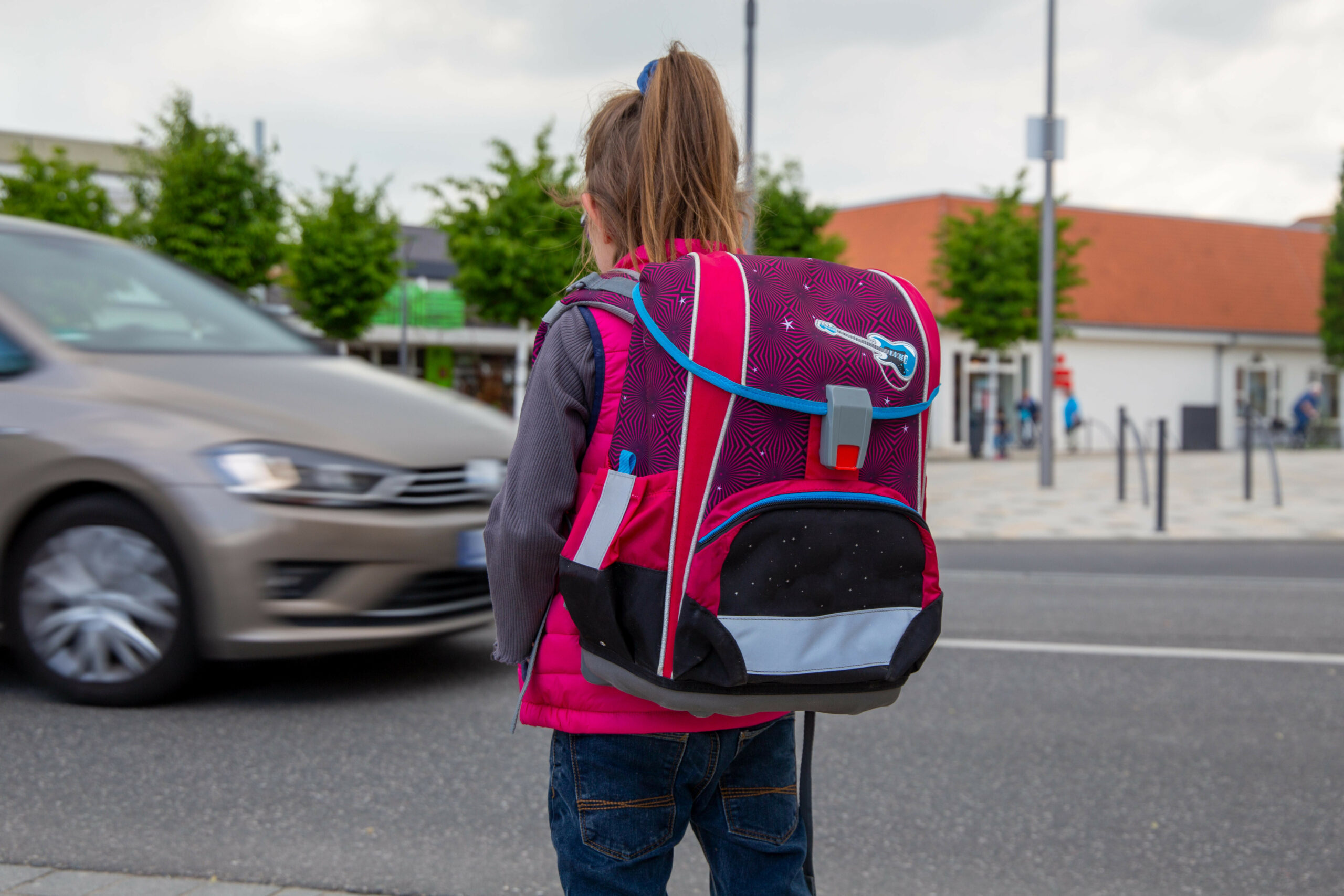 Schülerin Ranzen Mitschnacker Straße