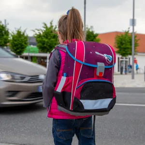 Schülerin Ranzen Mitschnacker Straße