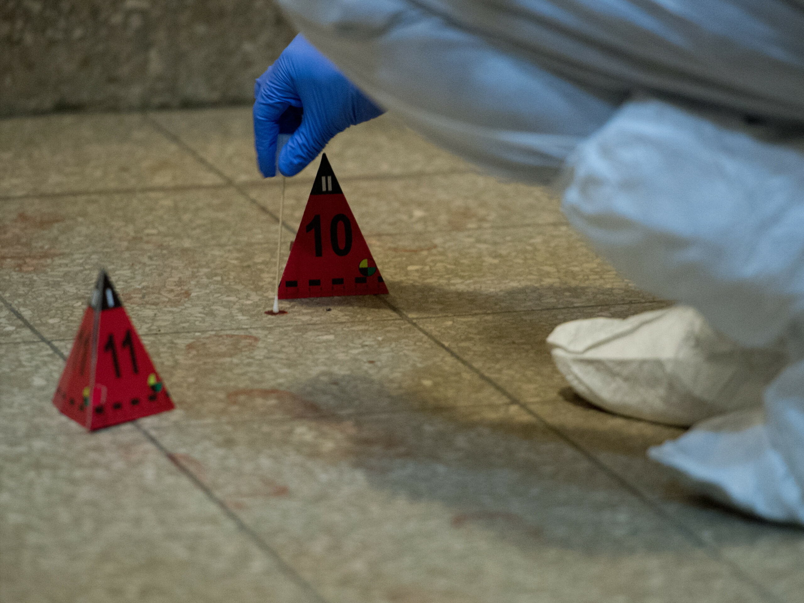 Ermittler Spuren Blut Tat