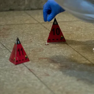 Ermittler Spuren Blut Tat