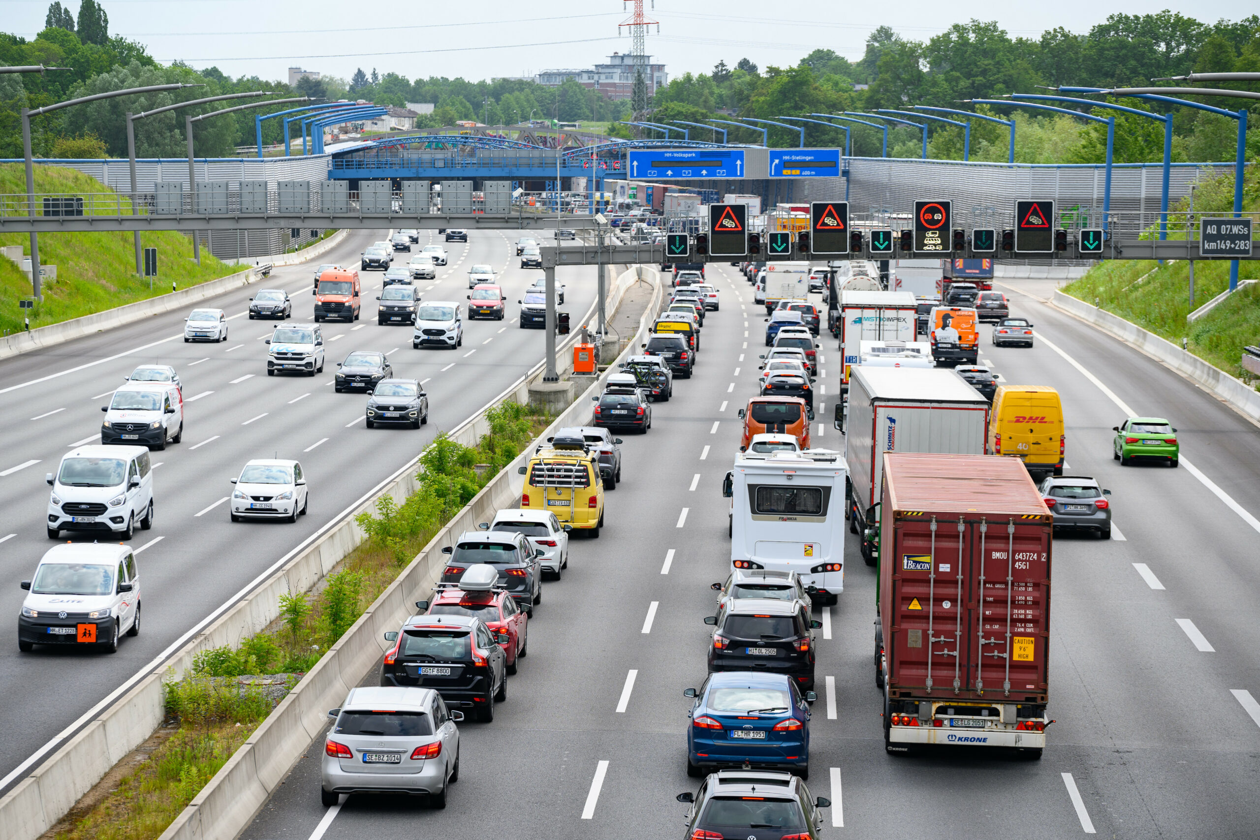 Entlaufender Hund und Unfall sorgen für Stau auf der A7 bei Stellingen