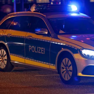 EInbruch in Haus in Sasel – mehrere Streifnwagen und der Polizeihubschrauber im Einsatz