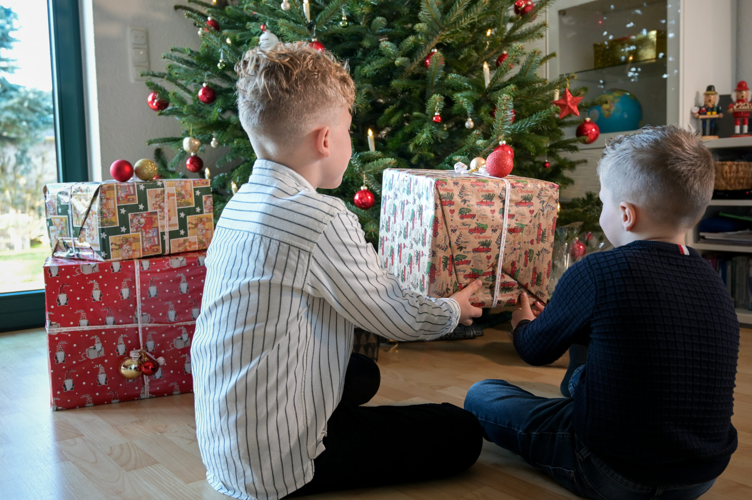 Weihnachtsbaum Geschenke Kinder