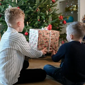 Weihnachtsbaum Geschenke Kinder