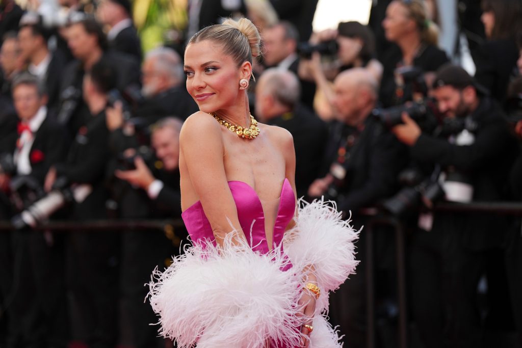 Traumschiff“-Gast begeistert von Kuss-Szene mit Silbereisen | MOPO