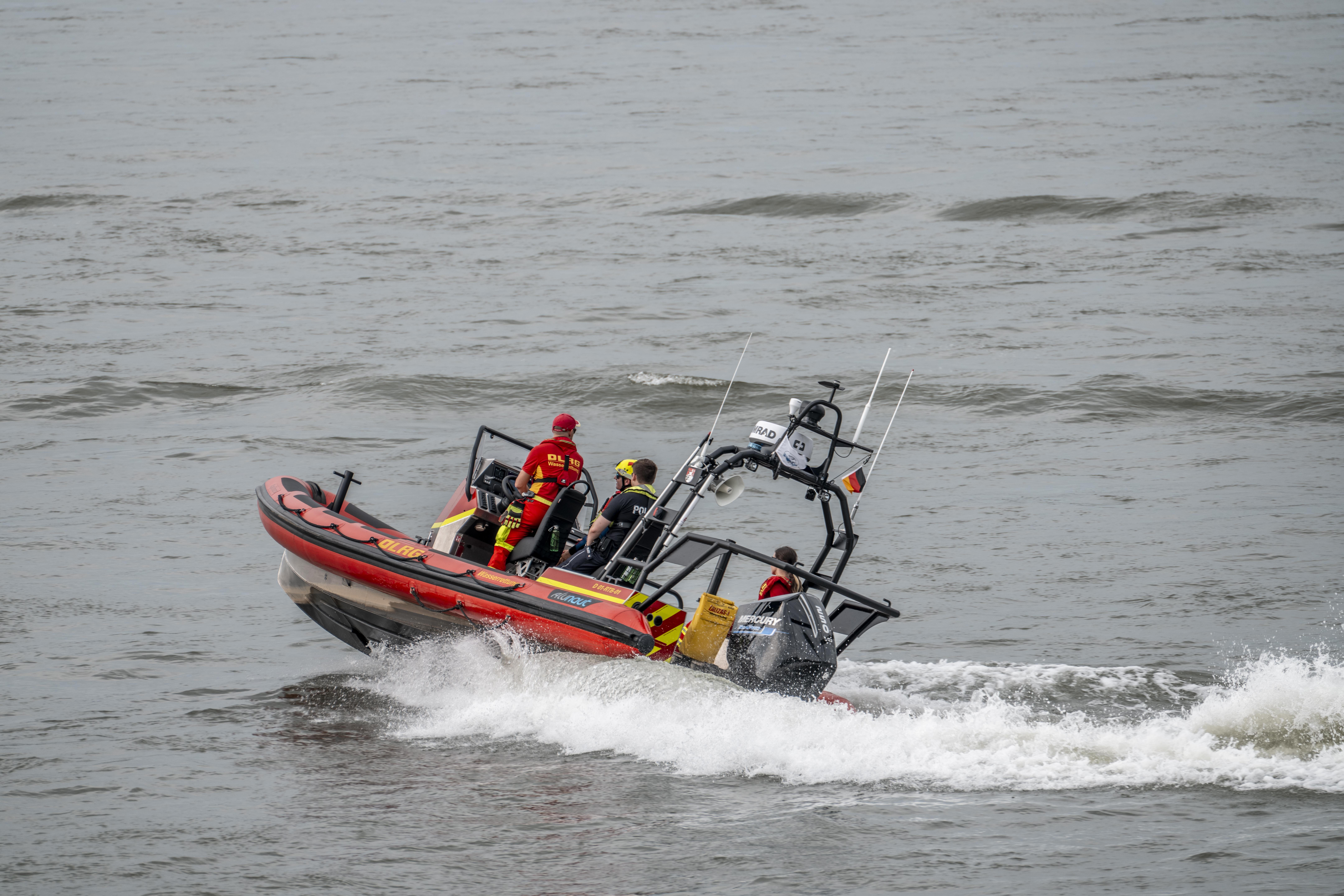 Ein Rettungsboot auf dem Rhein (Symbolbild).