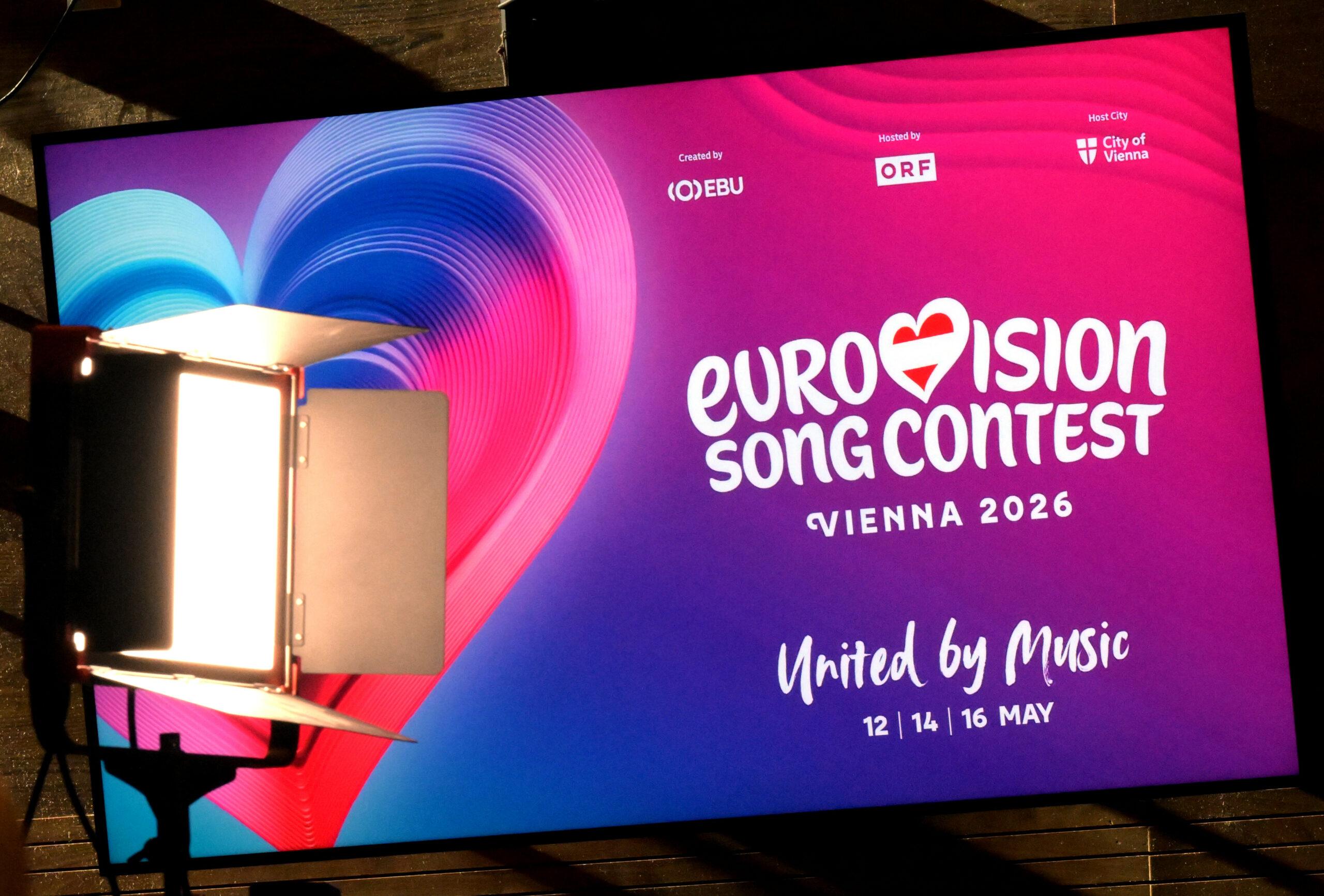 Das Logo zum Eurovision Song Contest (ESC) - Vienna 2026 ist im Rahmen des Pressetermins «Medienupdate zum Eurovision Song Contest» in der Wiener Stadthalle zu sehen.