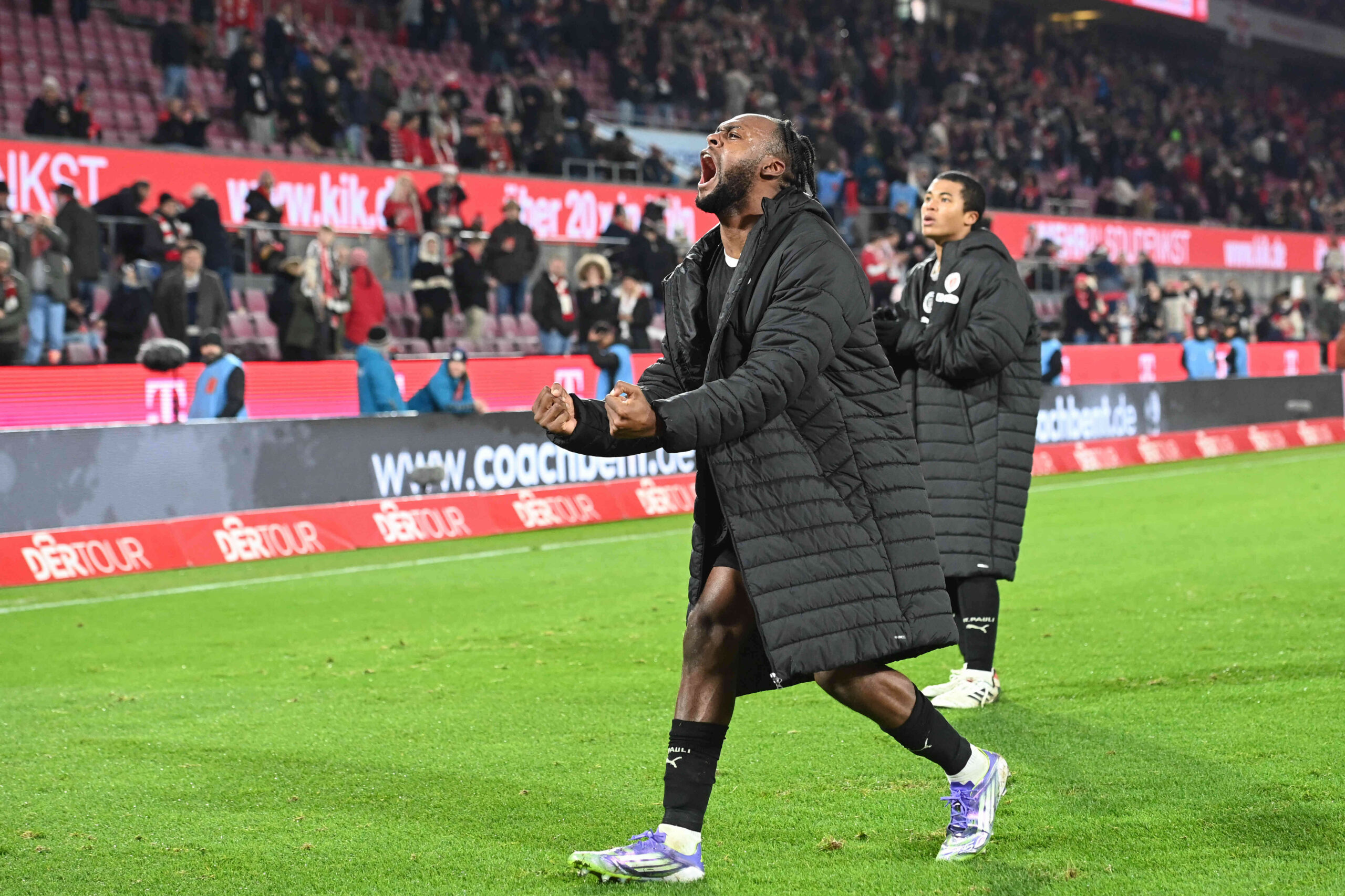 Ricky-Jade Jones feiert St. Paulis Punktgewinn