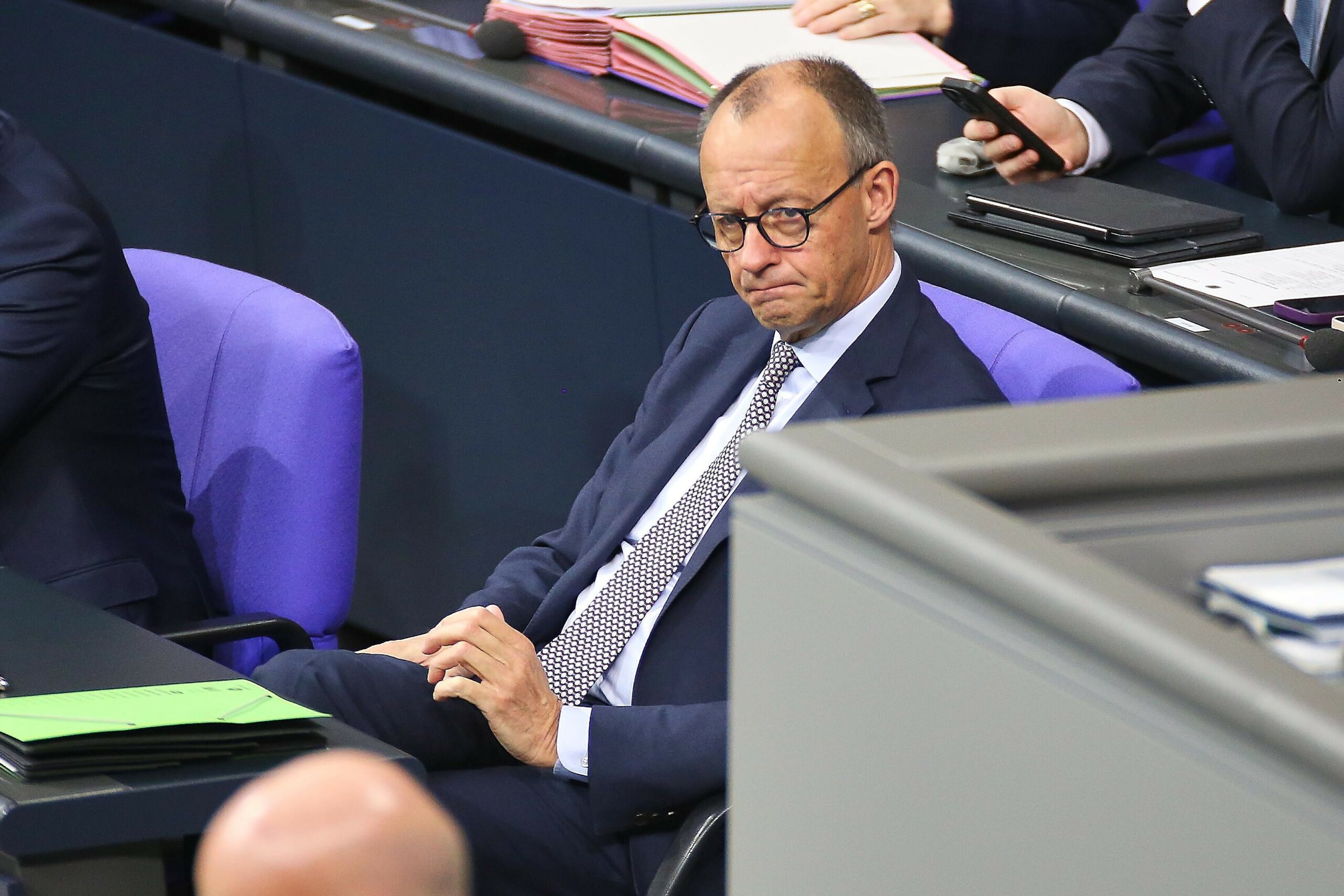Schlechte Nachrichten für Bundeskanzler Friedrich Merz (CDU): Laut einer Umfrage sind 70 Prozent der Befragten mit der Regierung unzufrieden. (Archivbild)