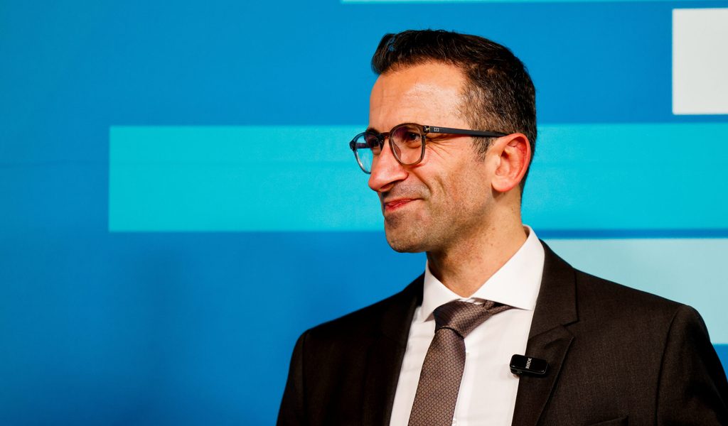 -Sofort-startklar-Samet-Yilmaz-ist-neuer-Oberb-rgermeister-von-Kiel