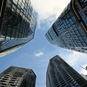 Das Hochhaus-Quartier „Four“ in Frankfurt entsteht mitten im dortigen Bankenviertel.