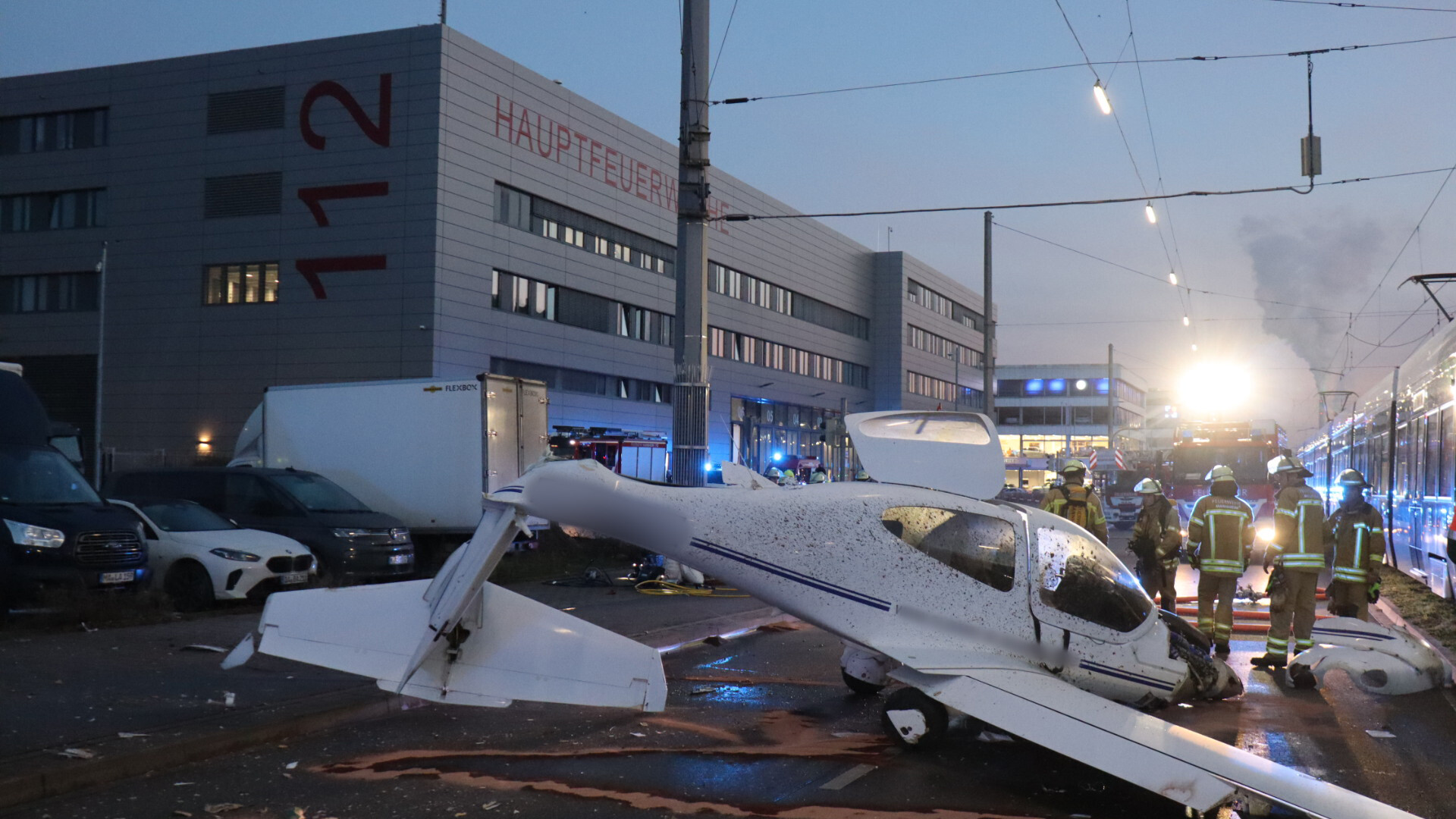 Das Flugzeug ist am Freitag im Mannheimer Stadtgebiet notgelandet.