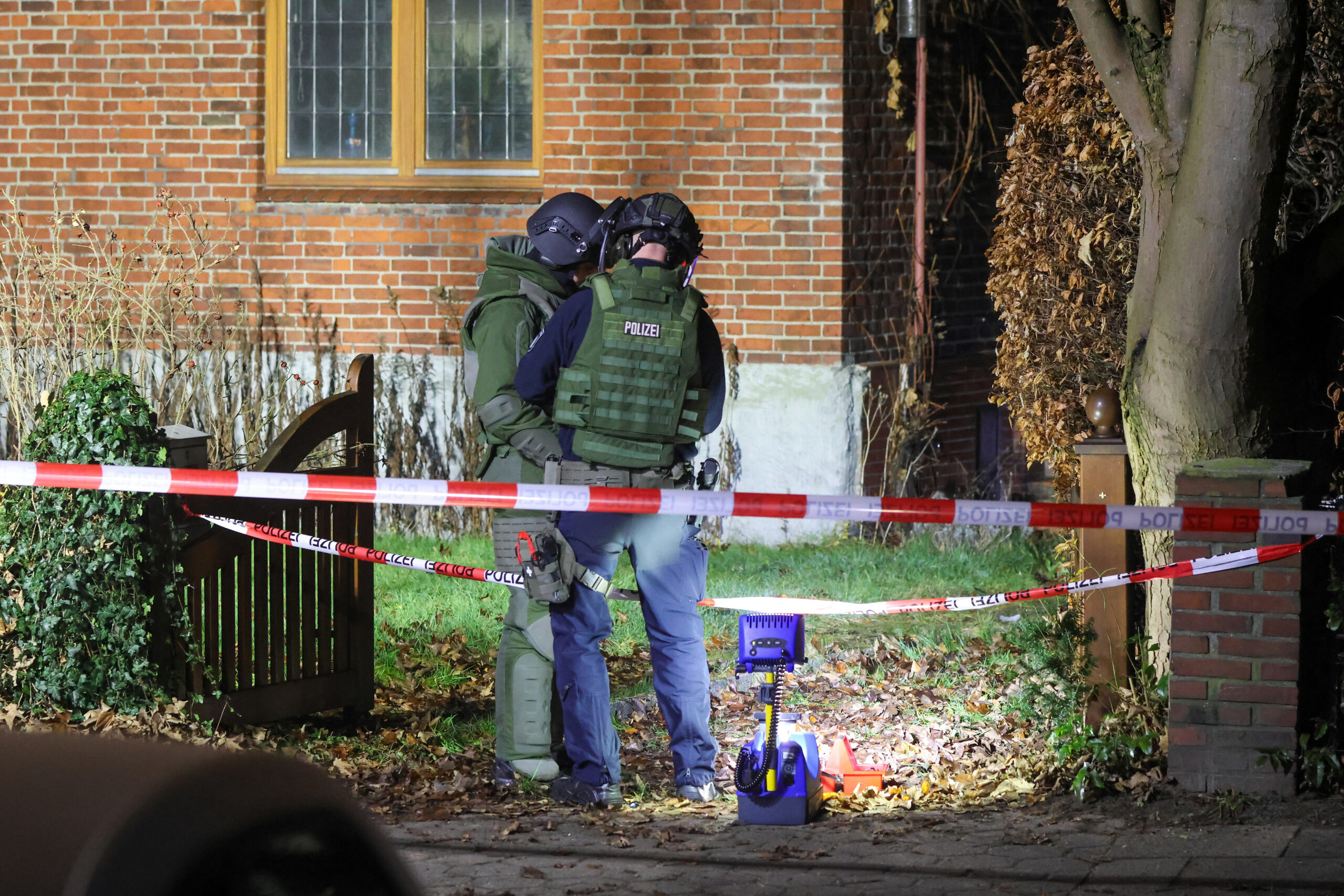 Entschärfer der Hamburger Polizei sind im Einsatz.