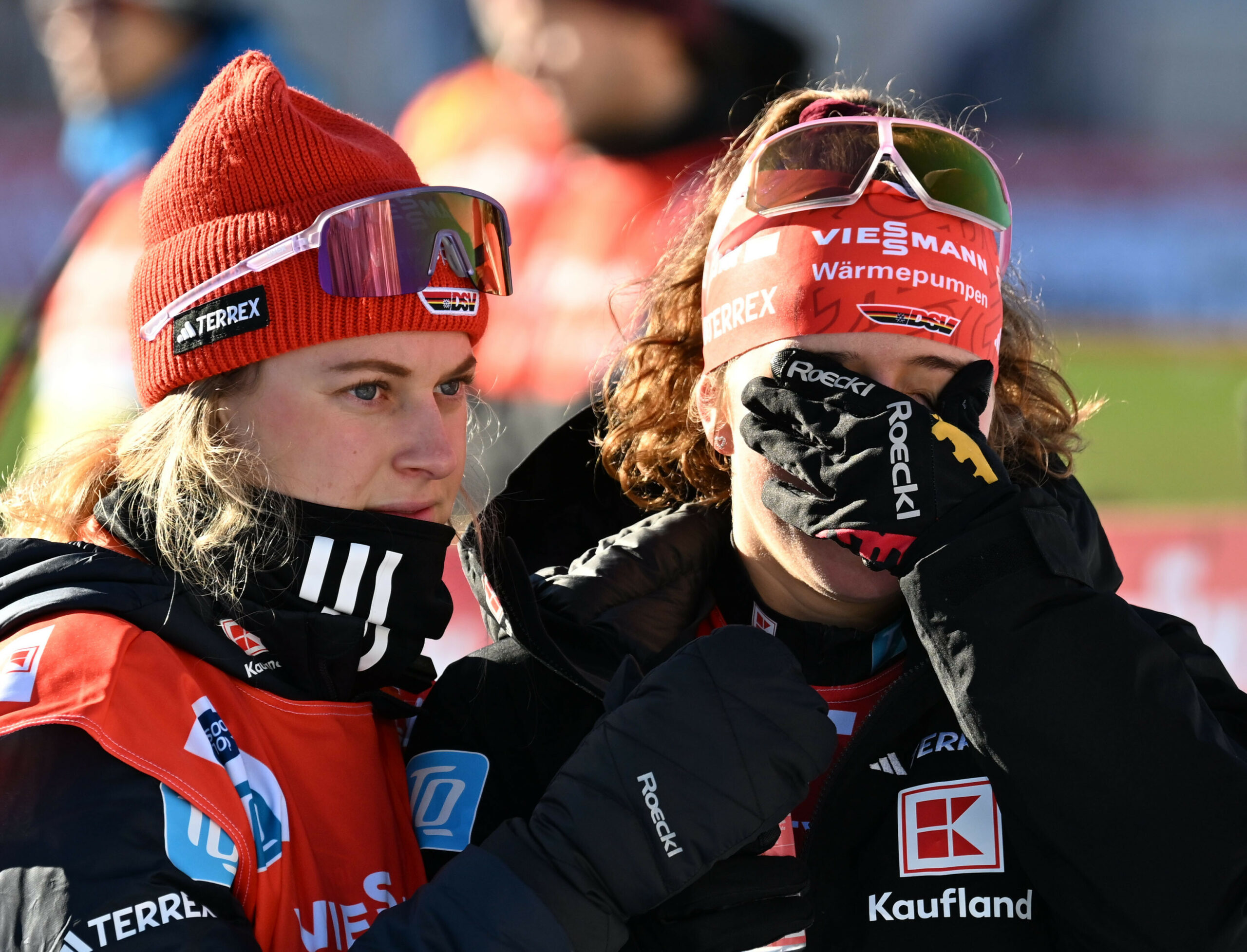 Nathalie Armbruster wird getröstet