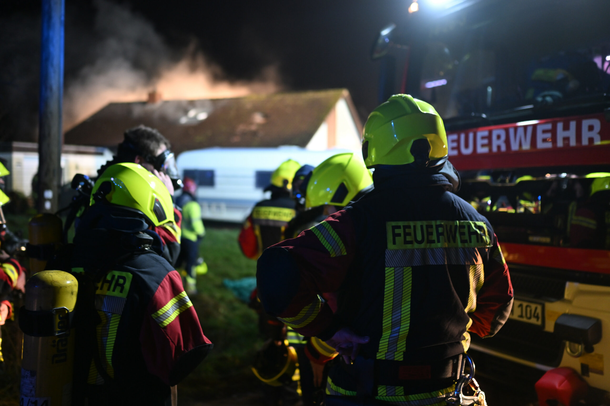 Die Flammen breiteten sich auf das gesamte Gebäude aus.